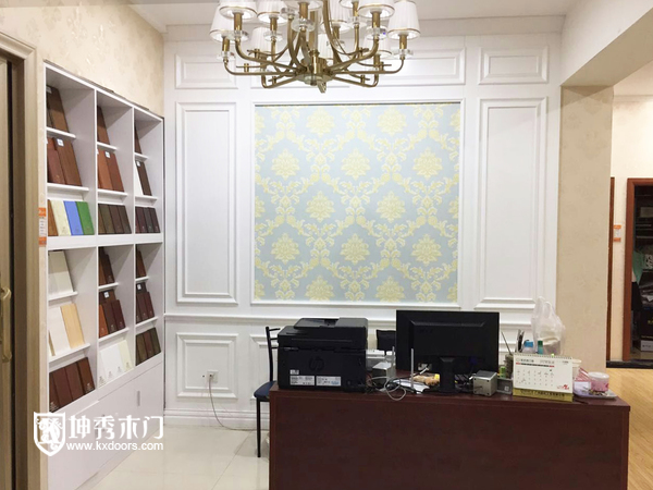 重庆坤秀木门：湖北襄阳经销商门店收银台